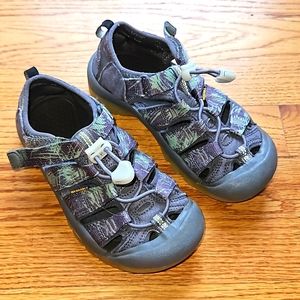 EUC Glow in the Dark Keen Newport Youth Water Sandals